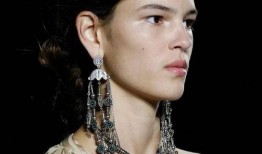 娱乐圈爆料戴头套,明星戴头套背后的秘密揭晓